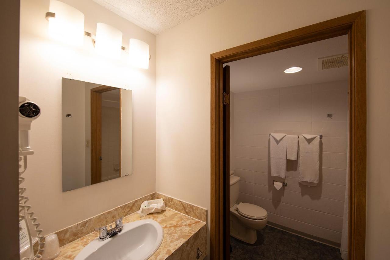 Dunvegan Inn&Suites Fairview Bagian luar foto