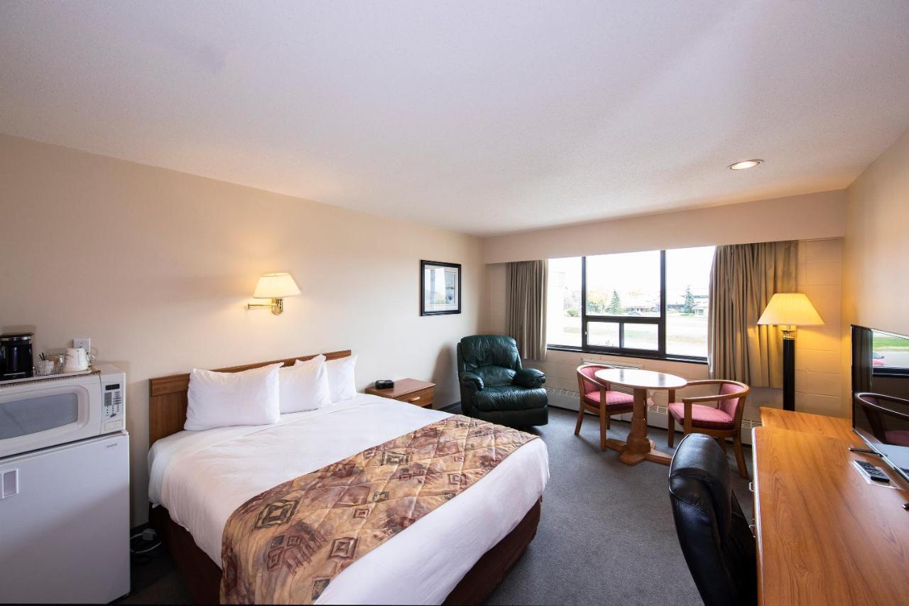 Dunvegan Inn&Suites Fairview Bagian luar foto