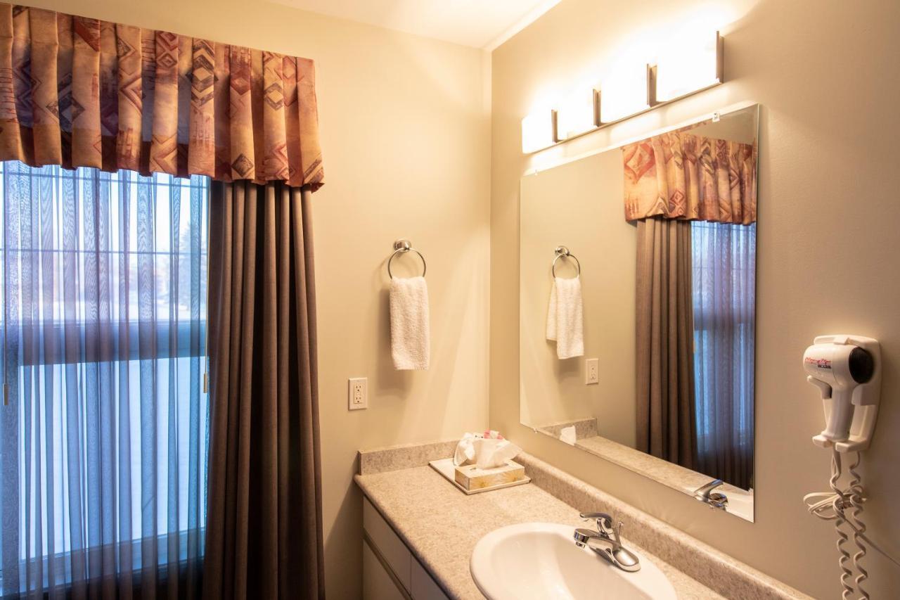 Dunvegan Inn&Suites Fairview Bagian luar foto