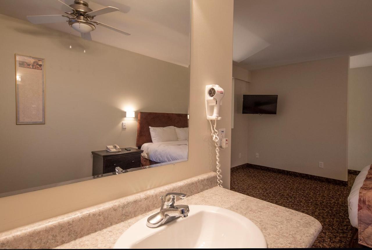 Dunvegan Inn&Suites Fairview Bagian luar foto