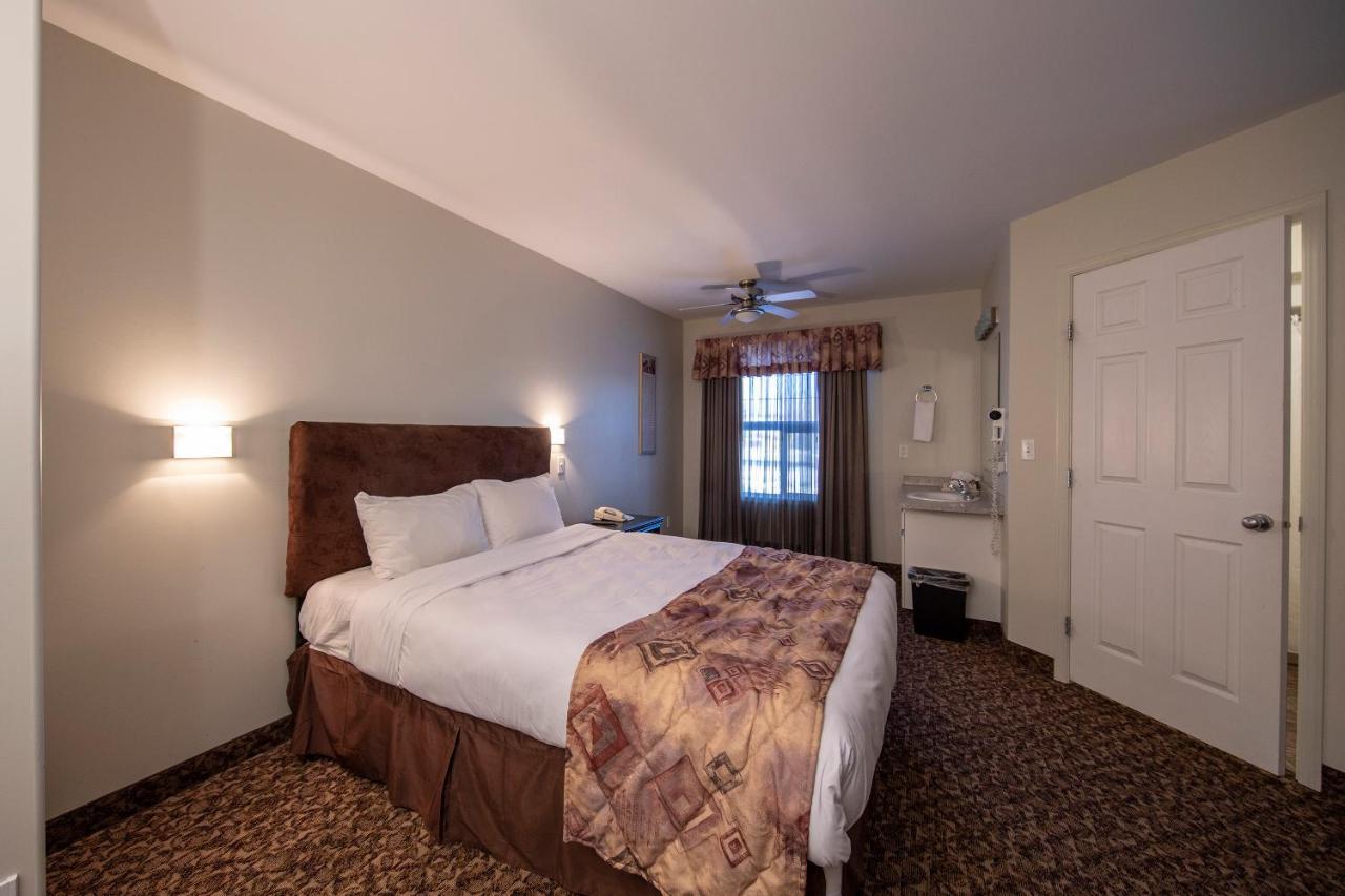 Dunvegan Inn&Suites Fairview Bagian luar foto